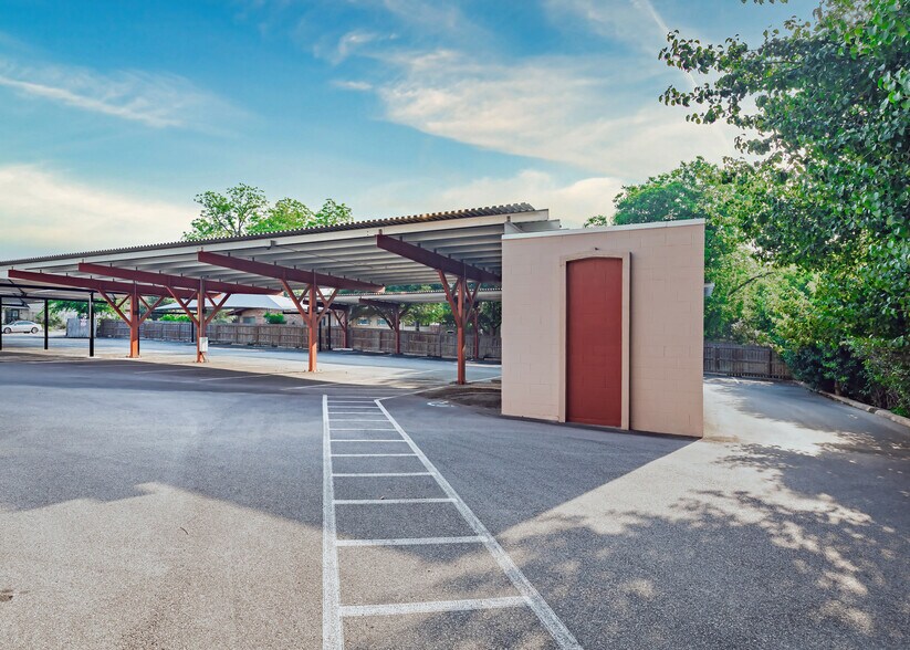More Photos Of 7809 Broadway St, San Antonio Office For Sale