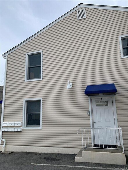 Primary Photo Of 328 Lexington Ave, Mount Kisco Light Distribution For Lease