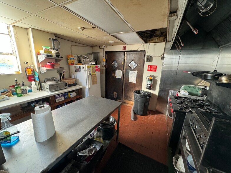 More Photos Of 609 W Montauk Hwy, Lindenhurst Bar For Sale