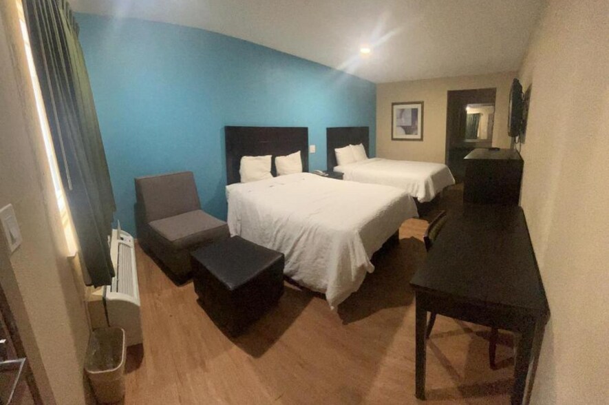 More Photos Of 2111 NW Evangeline Trwy, Lafayette Hotel For Sale