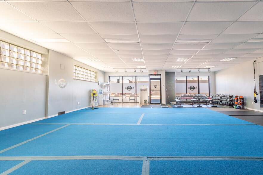 More Photos Of 5007 50 St, Lloydminster Office For Sale