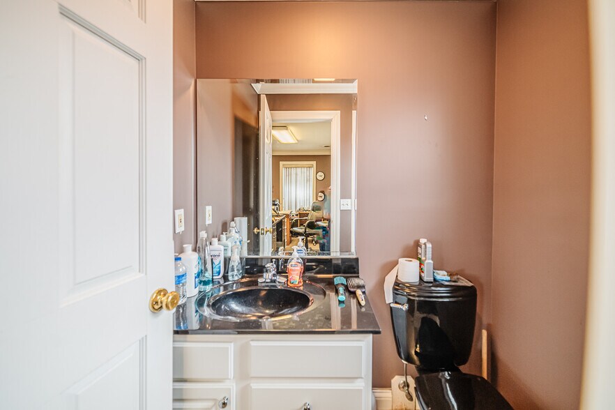 More Photos Of 1014 W Main St, Princeton Freestanding For Sale