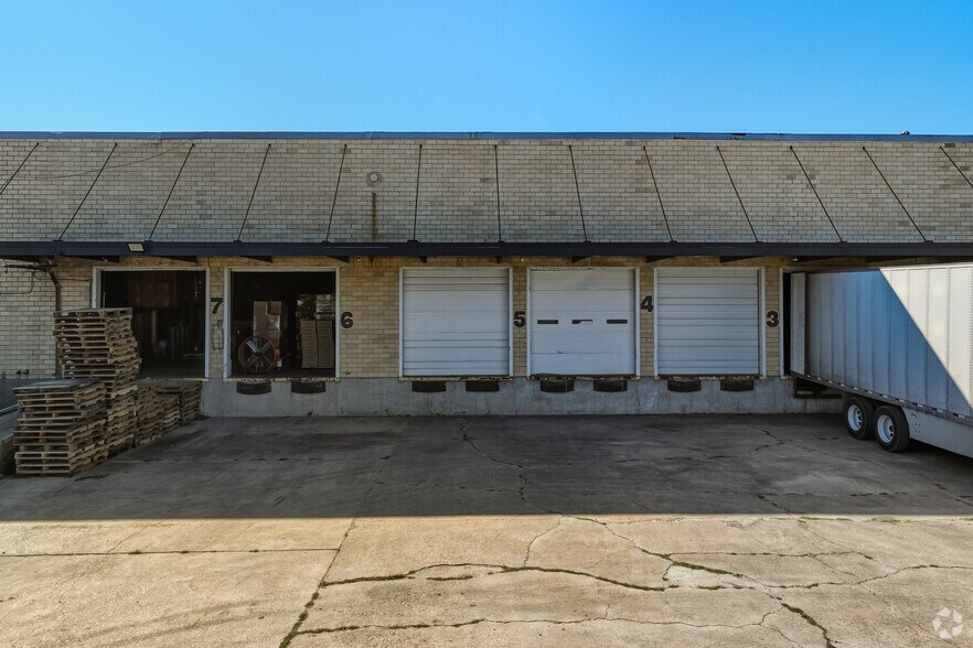 More Photos Of 2830 Produce Row, Houston Manufacturing For Lease