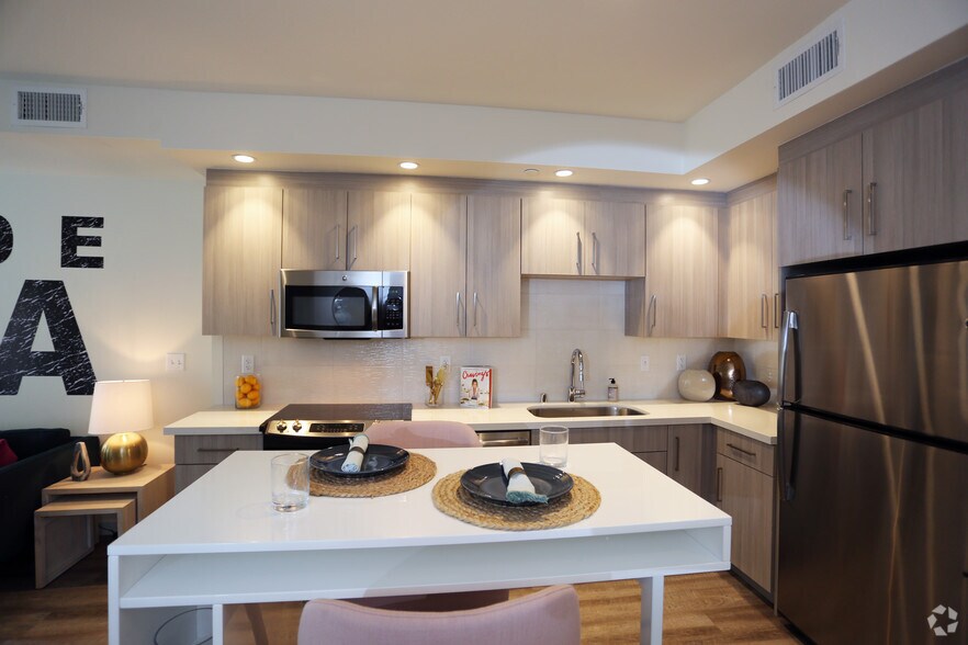 More Photos Of 424 W Pico Blvd, Los Angeles Apartments For Lease
