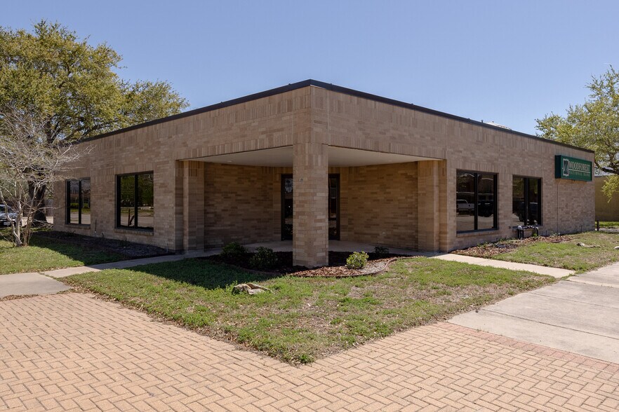 More Photos Of 703 Commerce St, Refugio Office For Sale