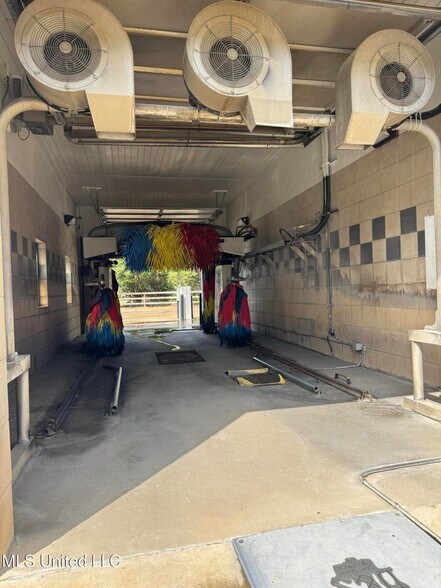 More Photos Of 2934 US 51, Hernando Carwash For Sale