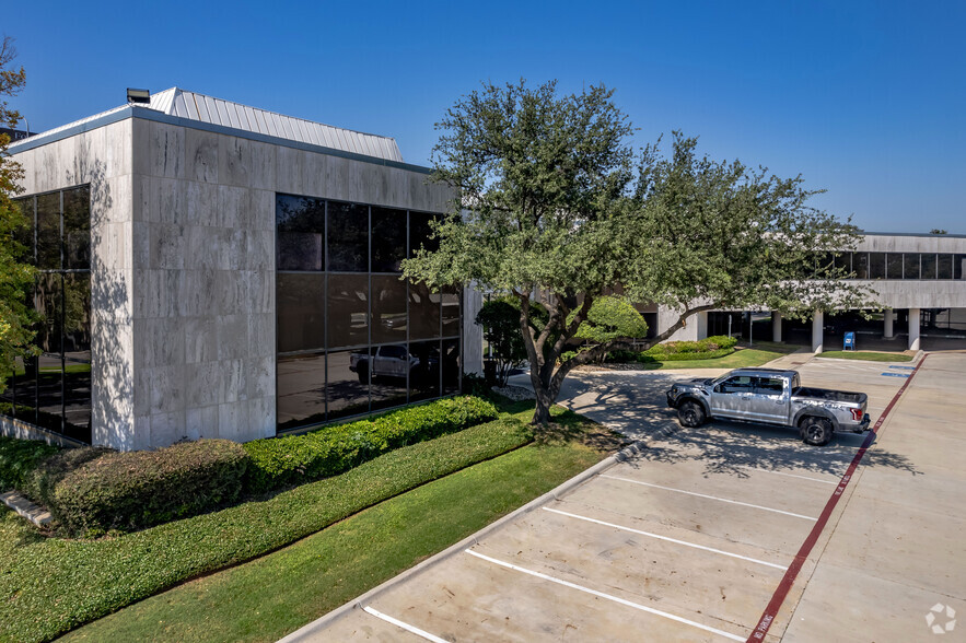 Primary Photo Of 16800 N Dallas Pky, Dallas Office For Lease