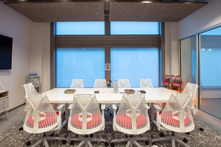 More Photos Of 640 Magazine St, New Orleans Hospitality For Lease