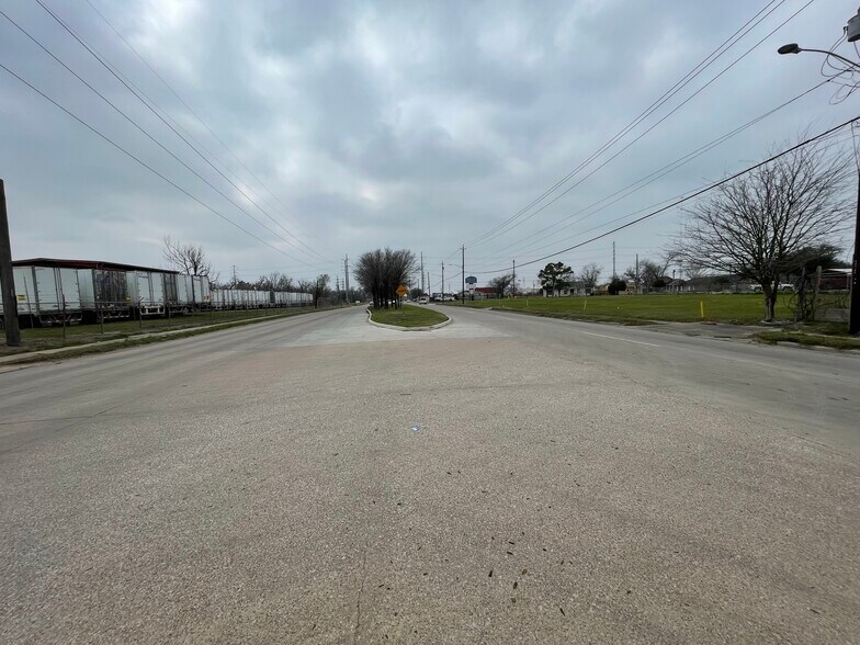 More Photos Of 11727 Wallisville Rd, Houston Auto Dealership For Lease