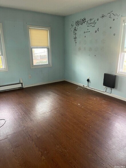 More Photos Of 39 Davis Ave, Inwood Apartments For Sale