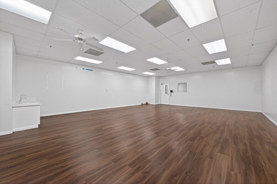 More Photos Of 8525 Queenston Blvd, Houston Freestanding For Sale