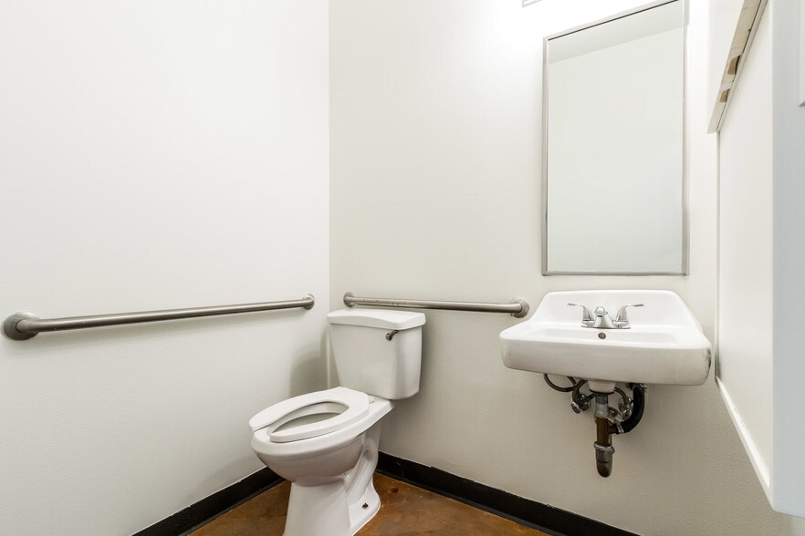 More Photos Of 2401 E 6th St, Austin Loft Creative Space For Lease