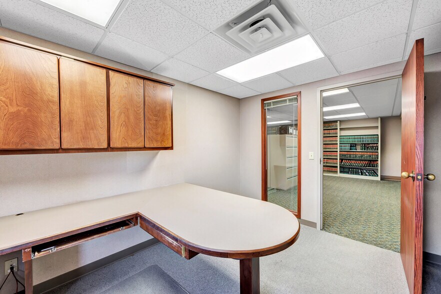 More Photos Of 414 S Jefferson St, Green Bay Office For Sale