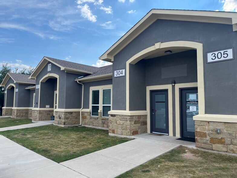 More Photos Of 2301 S Bagdad Rd, Cedar Park Medical For Sale