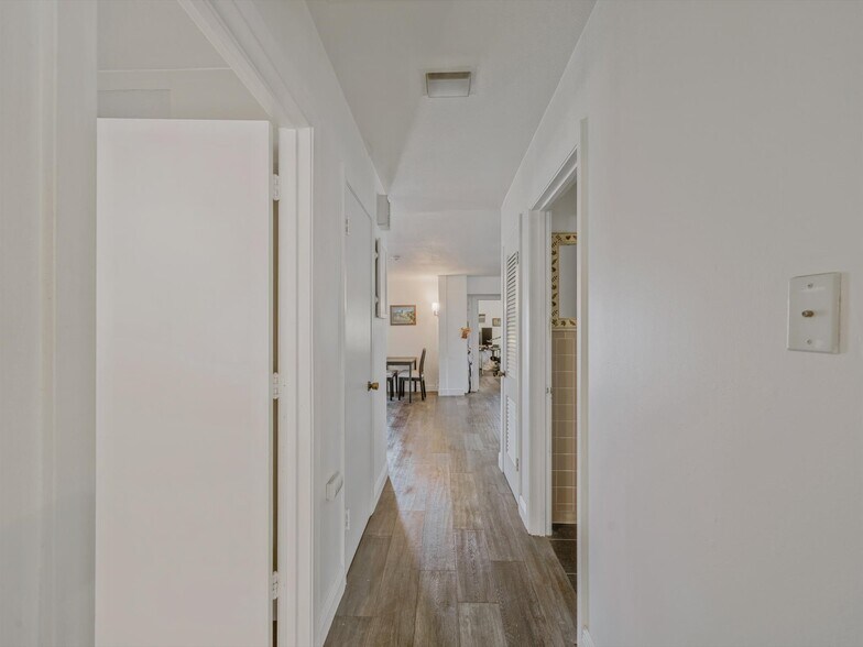 More Photos Of 2326 Hartford Rd, Austin Apartments For Sale
