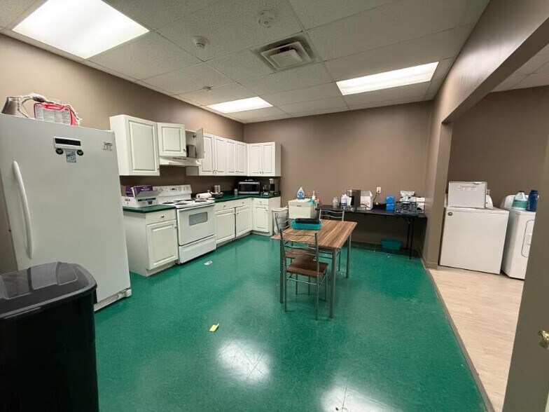 More Photos Of 794 E Main St, Tupelo Showroom For Sale