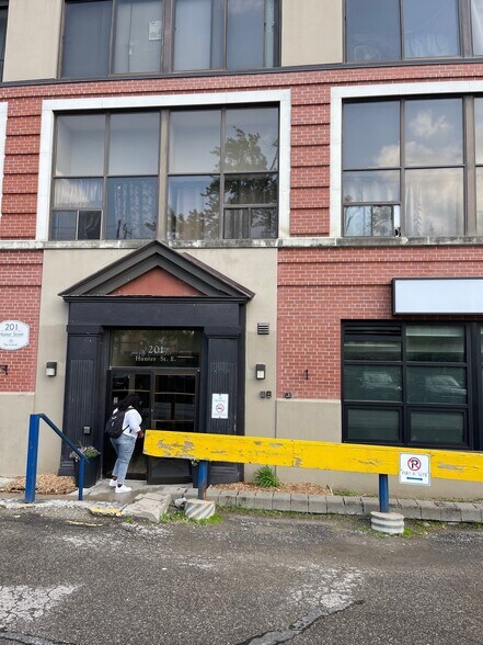 More Photos Of 201-211 Hunter St E, Peterborough Apartments For Lease