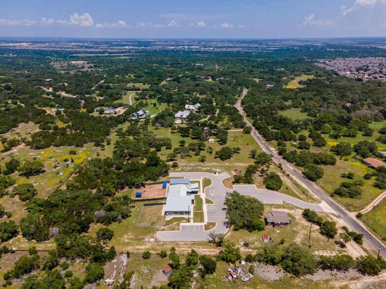 More Photos Of 1410 Live Oak Rd, Leander Showroom For Sale