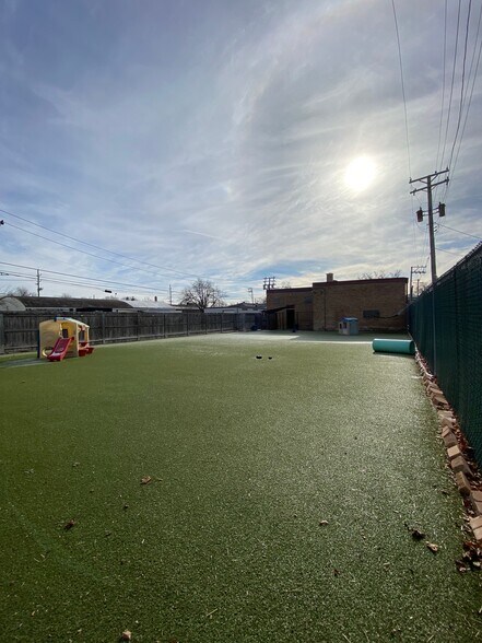 More Photos Of 703 Childs St, Wheaton Veterinarian Kennel For Lease