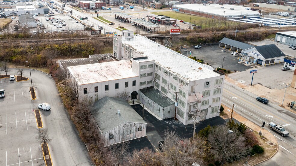 More Photos Of 3224 S Kingshighway Blvd, Saint Louis Manufacturing For Sale