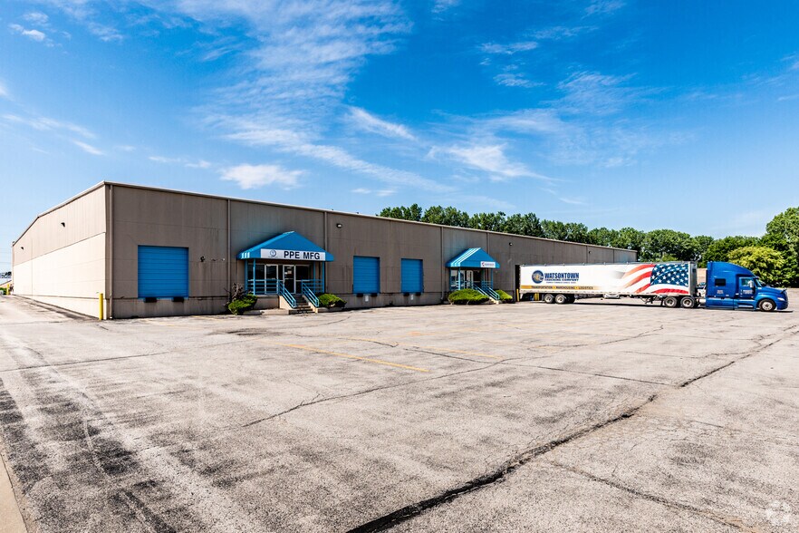 More Photos Of 2461-2475 NW Tullison Rd, Riverside Warehouse For Lease