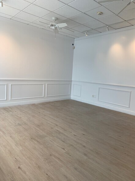 More Photos Of 101 Jobs Ln, Southampton Freestanding For Lease