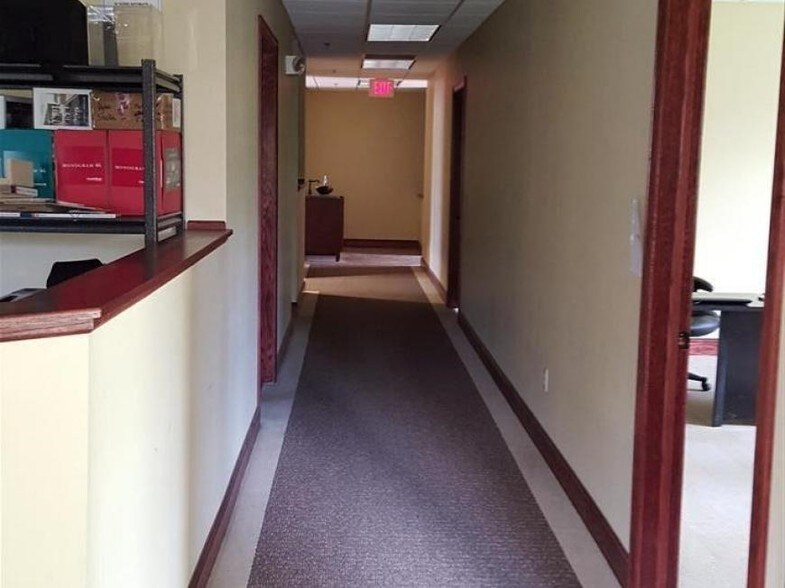 More Photos Of 151 Saint Andrews Ct, Mankato Office For Lease