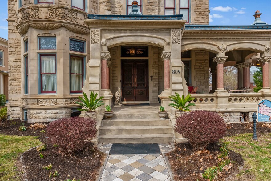 More Photos Of 809 Hall St, Saint Joseph Hospitality For Sale