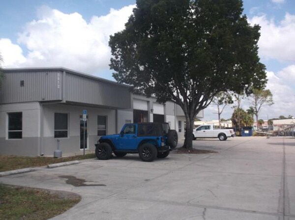 More Photos Of 5612 6th St W, Lehigh Acres Warehouse For Lease
