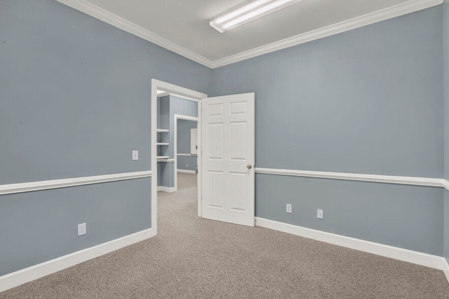 More Photos Of 9100 White Bluff Rd, Savannah Office For Sale