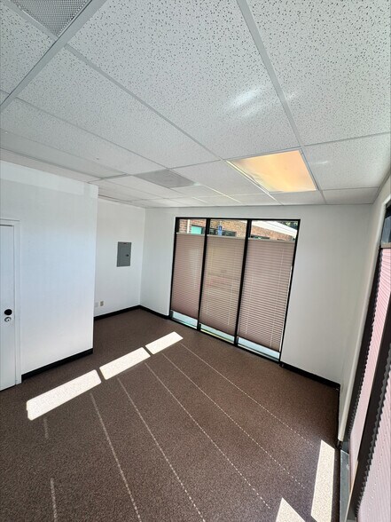 More Photos Of 21721-21739 SE Stark St, Gresham Freestanding For Lease