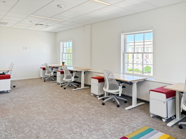 More Photos Of 2027 Dodge St, Omaha Coworking Space