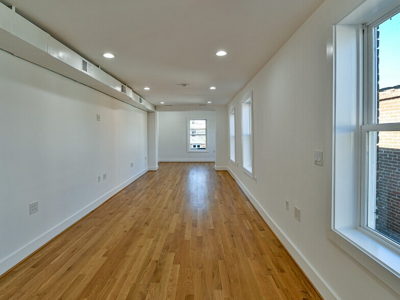 More Photos Of 515 11th St SE, Washington Storefront Retail Office For Lease