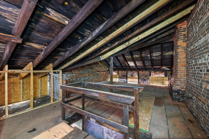 More Photos Of 1648 Vine St, Cincinnati Storefront Retail Residential For Sale