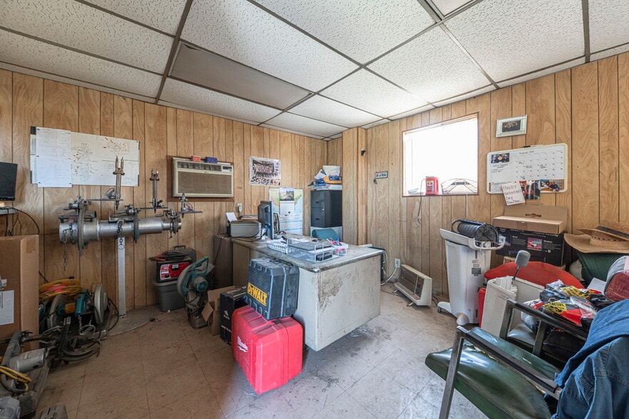 More Photos Of 708 S Colorado St, Midland Industrial For Sale