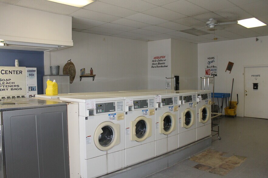 More Photos Of 212 W Lincoln Hwy, Waterman General Retail For Sale