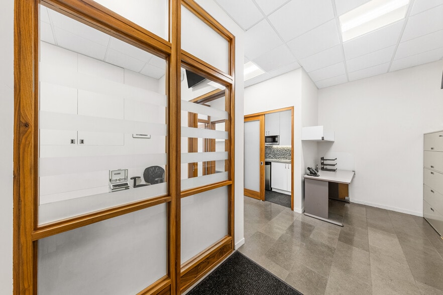 More Photos Of 50 W 47th St, New York Office Residential For Sale