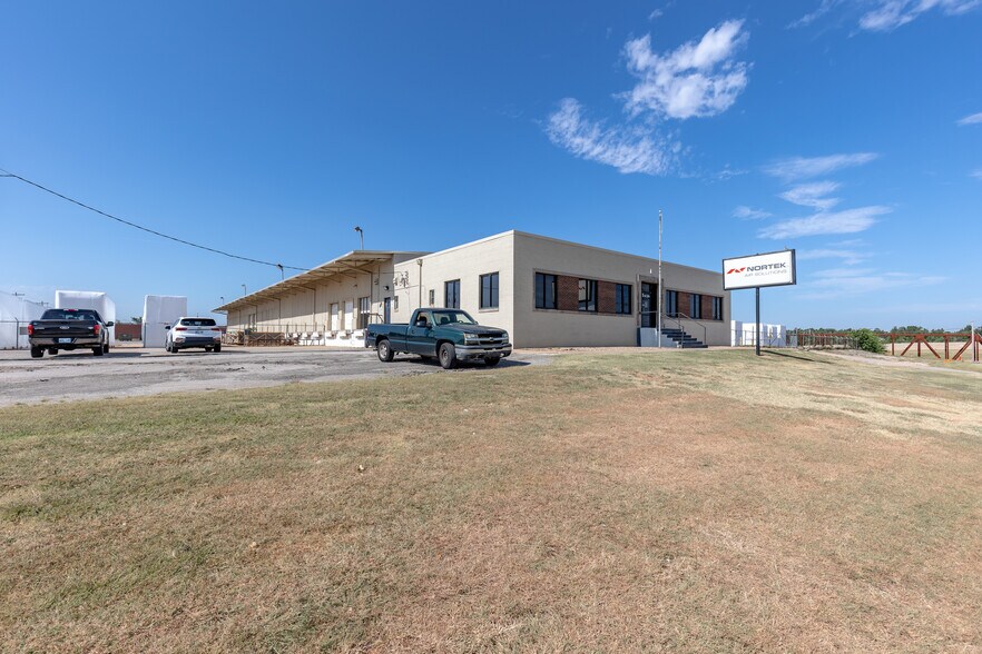 More Photos Of 50 NW 50th St, Oklahoma City Warehouse For Sale