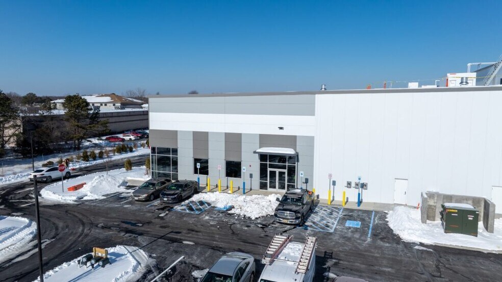 More Photos Of 2100 Smithtown Ave, Ronkonkoma Refrigeration Cold Storage For Lease
