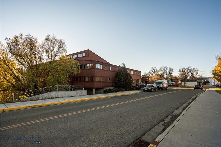 More Photos Of 422 S Main St, Livingston Medical For Sale