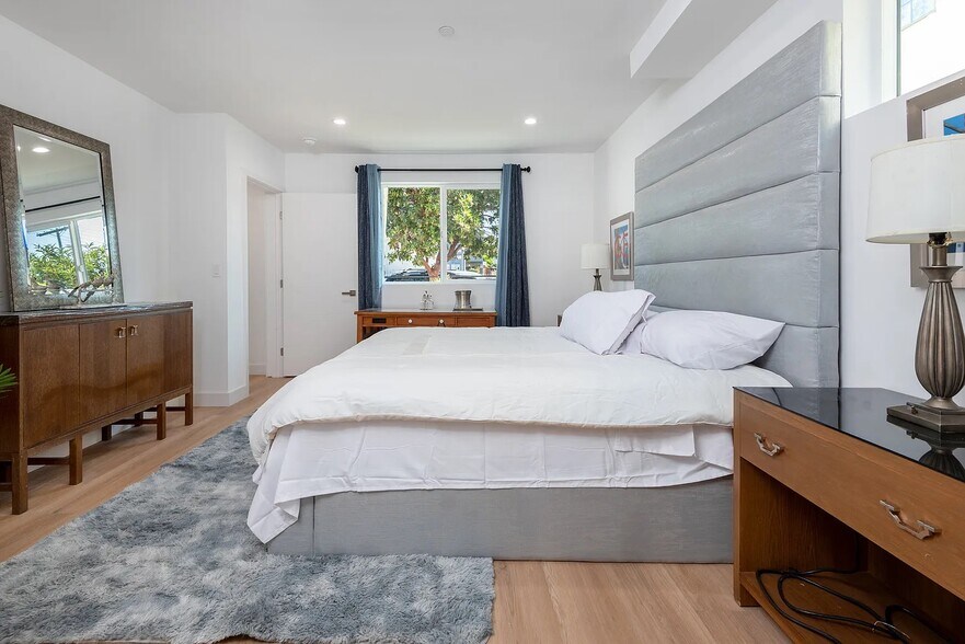 More Photos Of 1151 S Ardmore Ave, Los Angeles Apartments For Sale