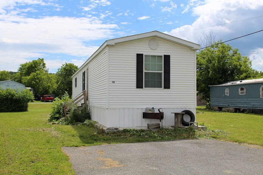 More Photos Of 50 Davis St, Presque Isle Multifamily For Sale