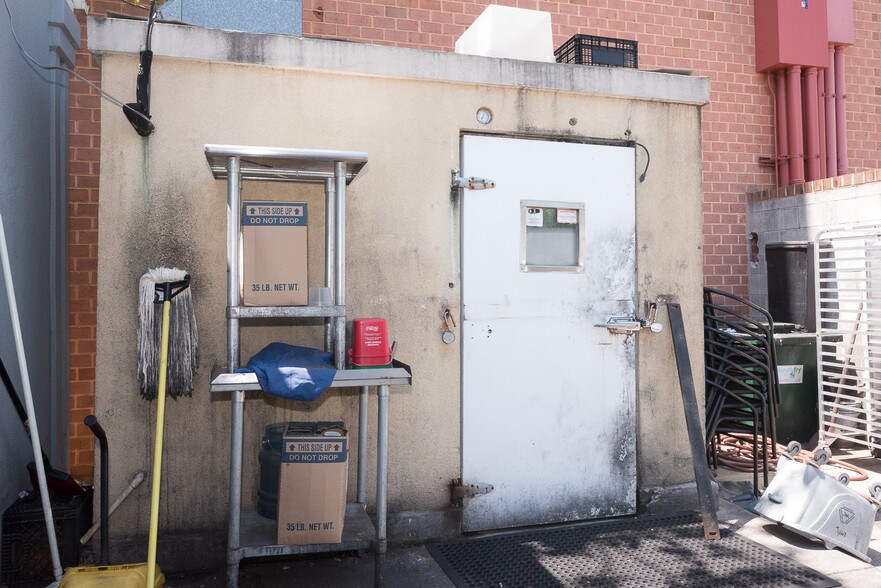 More Photos Of 3734 Fleet St, Baltimore Bar For Sale