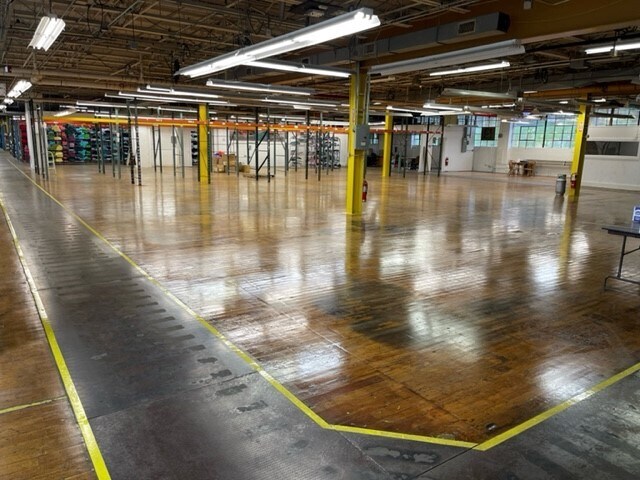 More Photos Of 1 Riverside Way, Wilton Warehouse For Lease