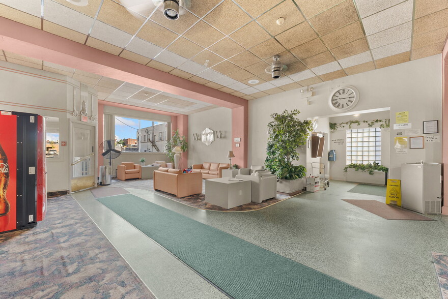 More Photos Of 36 W 4th St, Dubuque Hotel For Sale