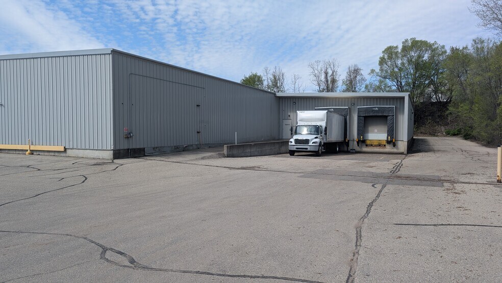 More Photos Of 2721 Hemstock St, La Crosse Warehouse For Sale