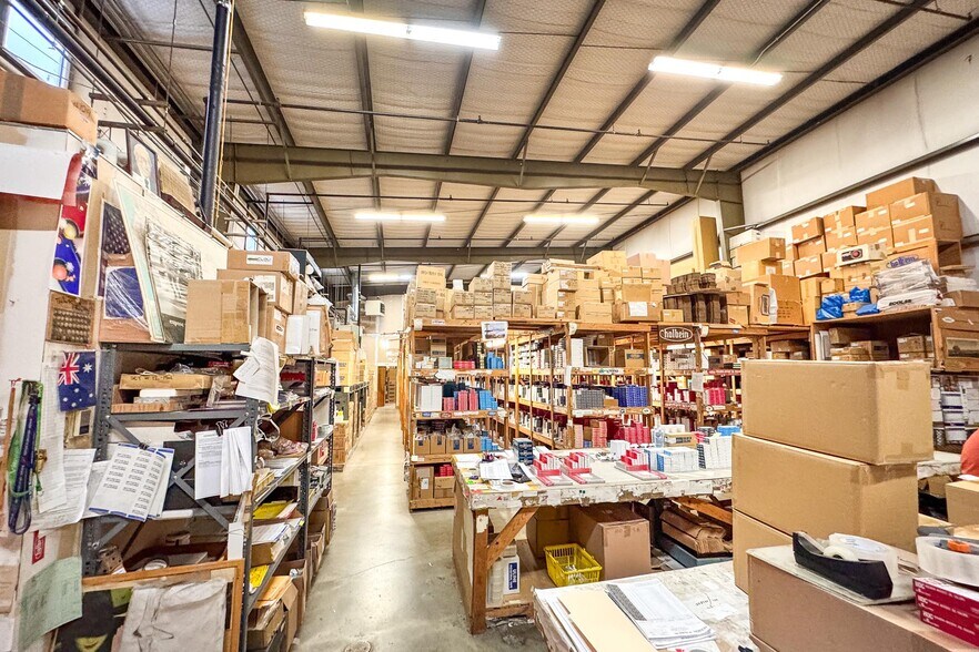 More Photos Of 179 Commerce St, Williston Flex For Sale