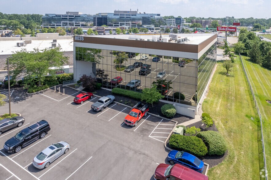 More Photos Of 8035 Hosbrook Rd, Kenwood Unknown For Lease