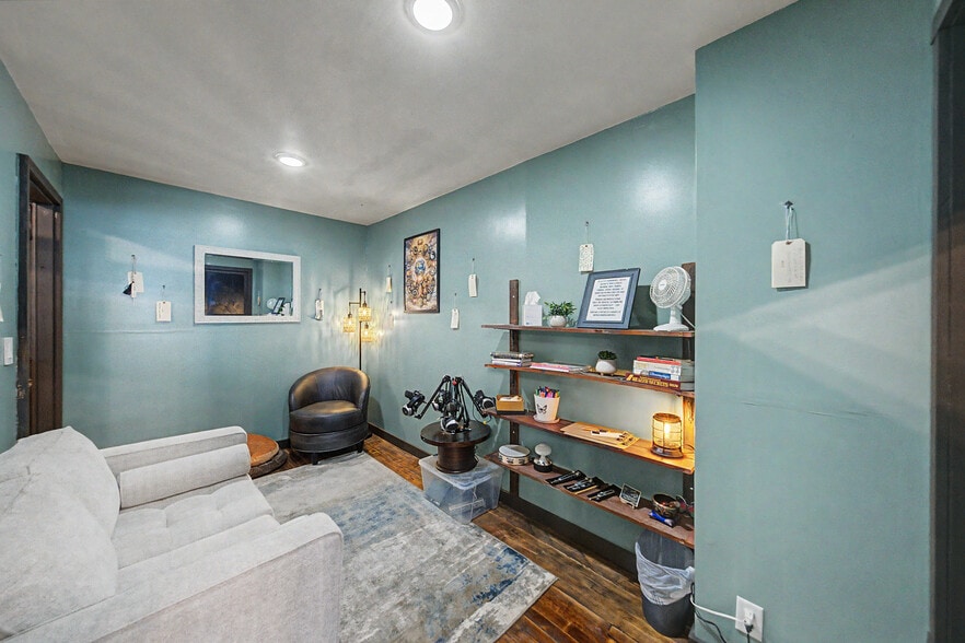 More Photos Of 806 12th St, Belle Plaine Storefront Retail Residential For Sale