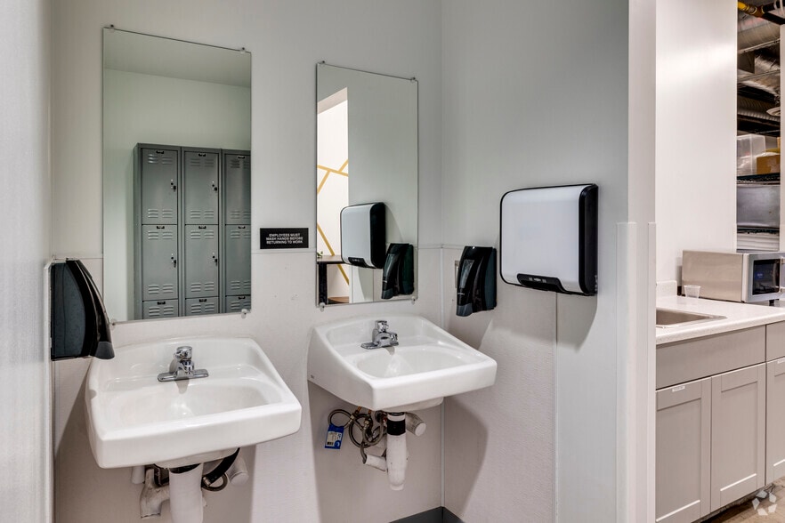 More Photos Of 720 W Highland Ave, Phoenix Food Processing For Lease